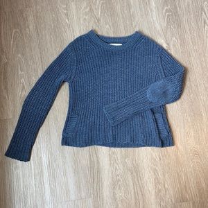 Blue knit sweater with pockets